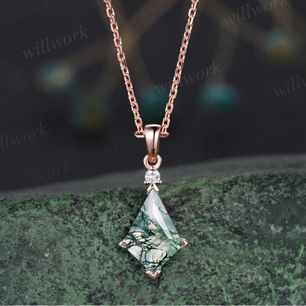 Elegant Green Pendant Necklace with silver